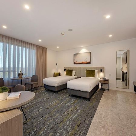 Littomore Suites Kingswood 彭里斯 外观 照片