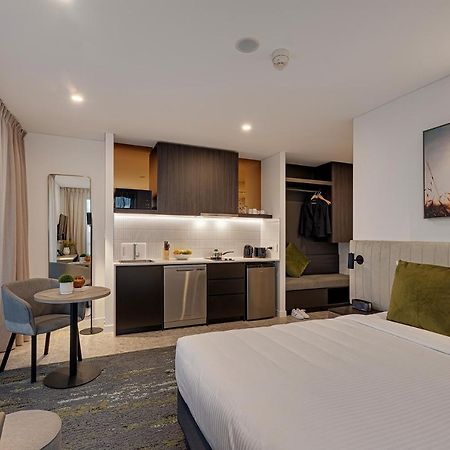 Littomore Suites Kingswood 彭里斯 外观 照片