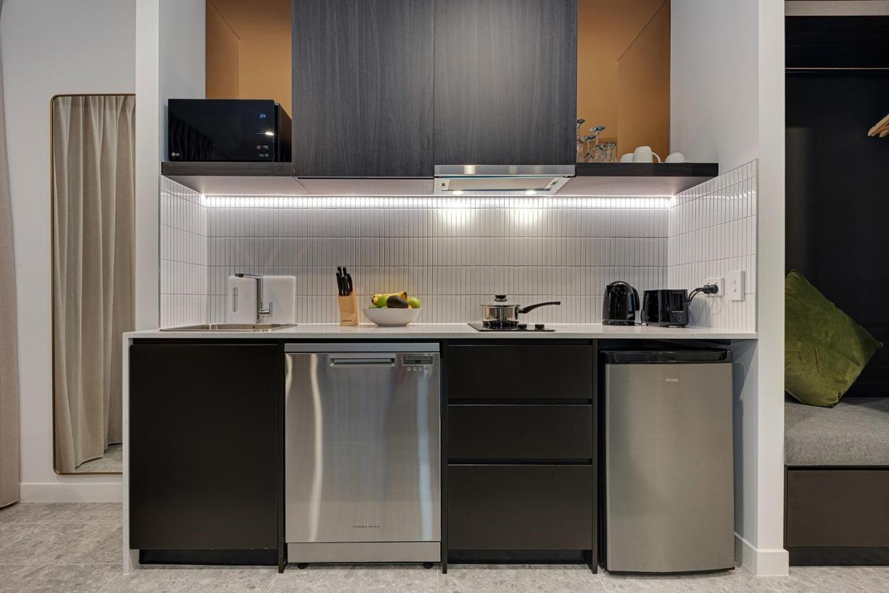 Littomore Suites Kingswood 彭里斯 外观 照片