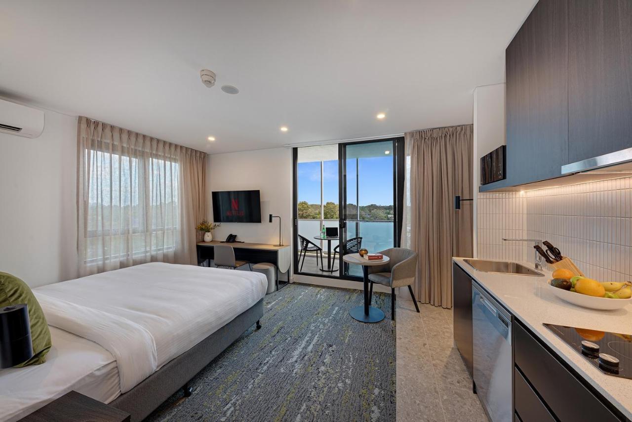 Littomore Suites Kingswood 彭里斯 外观 照片