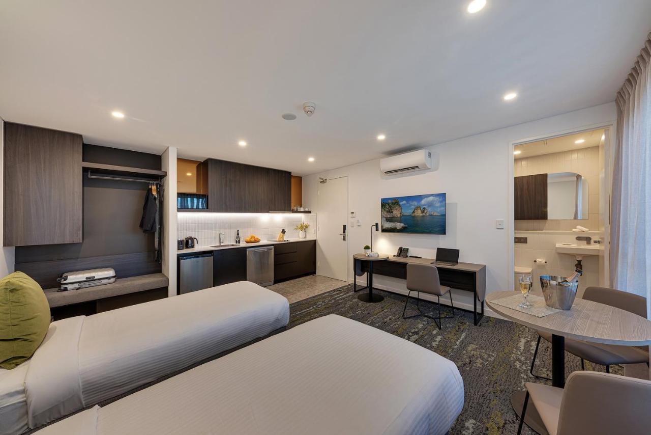 Littomore Suites Kingswood 彭里斯 外观 照片