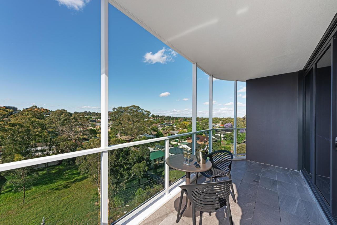 Littomore Suites Kingswood 彭里斯 外观 照片