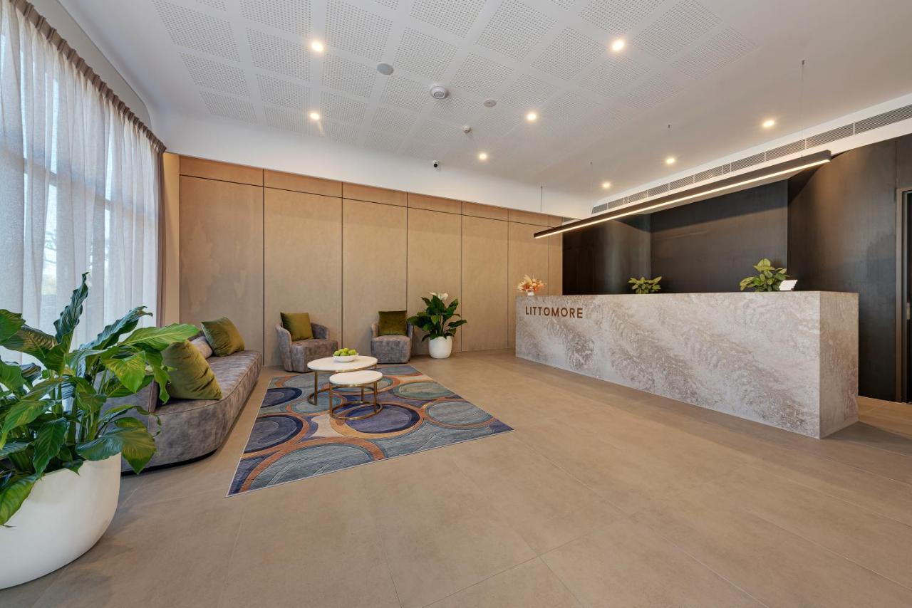 Littomore Suites Kingswood 彭里斯 外观 照片