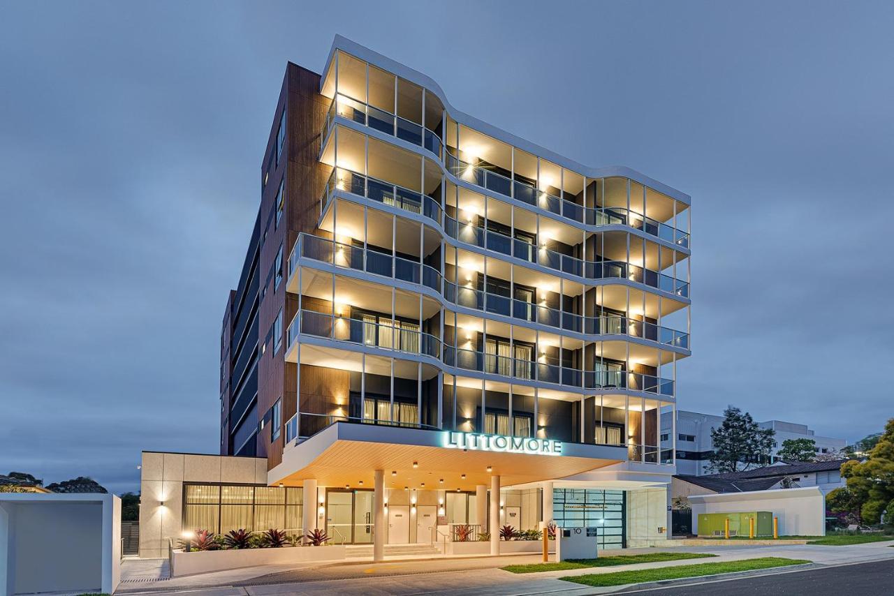 Littomore Suites Kingswood 彭里斯 外观 照片