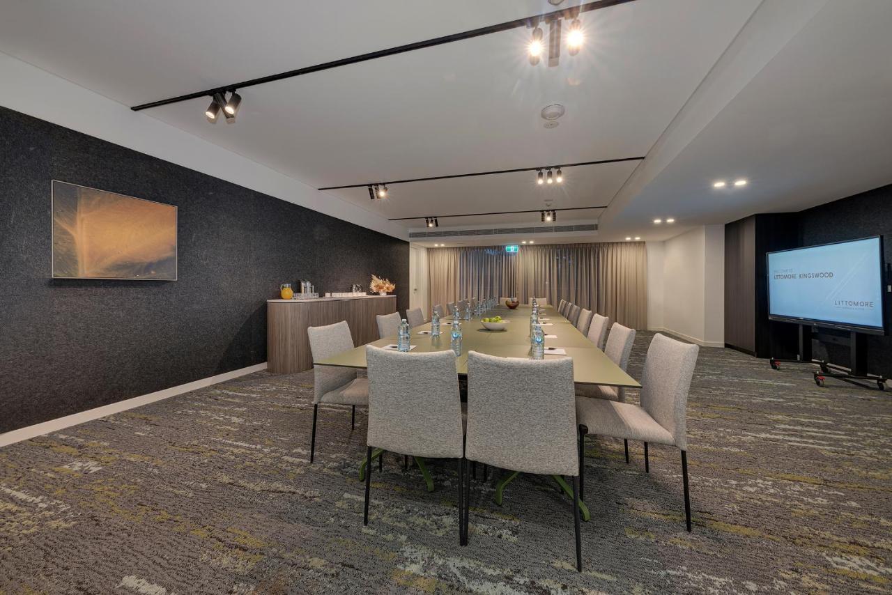 Littomore Suites Kingswood 彭里斯 外观 照片
