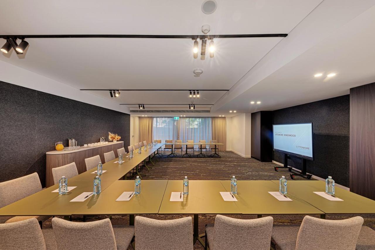 Littomore Suites Kingswood 彭里斯 外观 照片