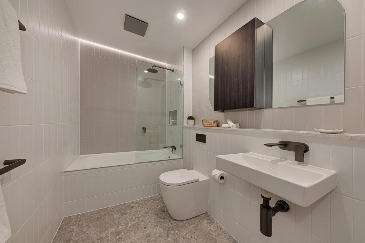 Littomore Suites Kingswood 彭里斯 外观 照片