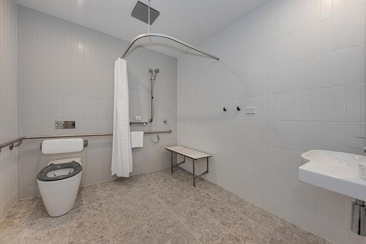 Littomore Suites Kingswood 彭里斯 外观 照片